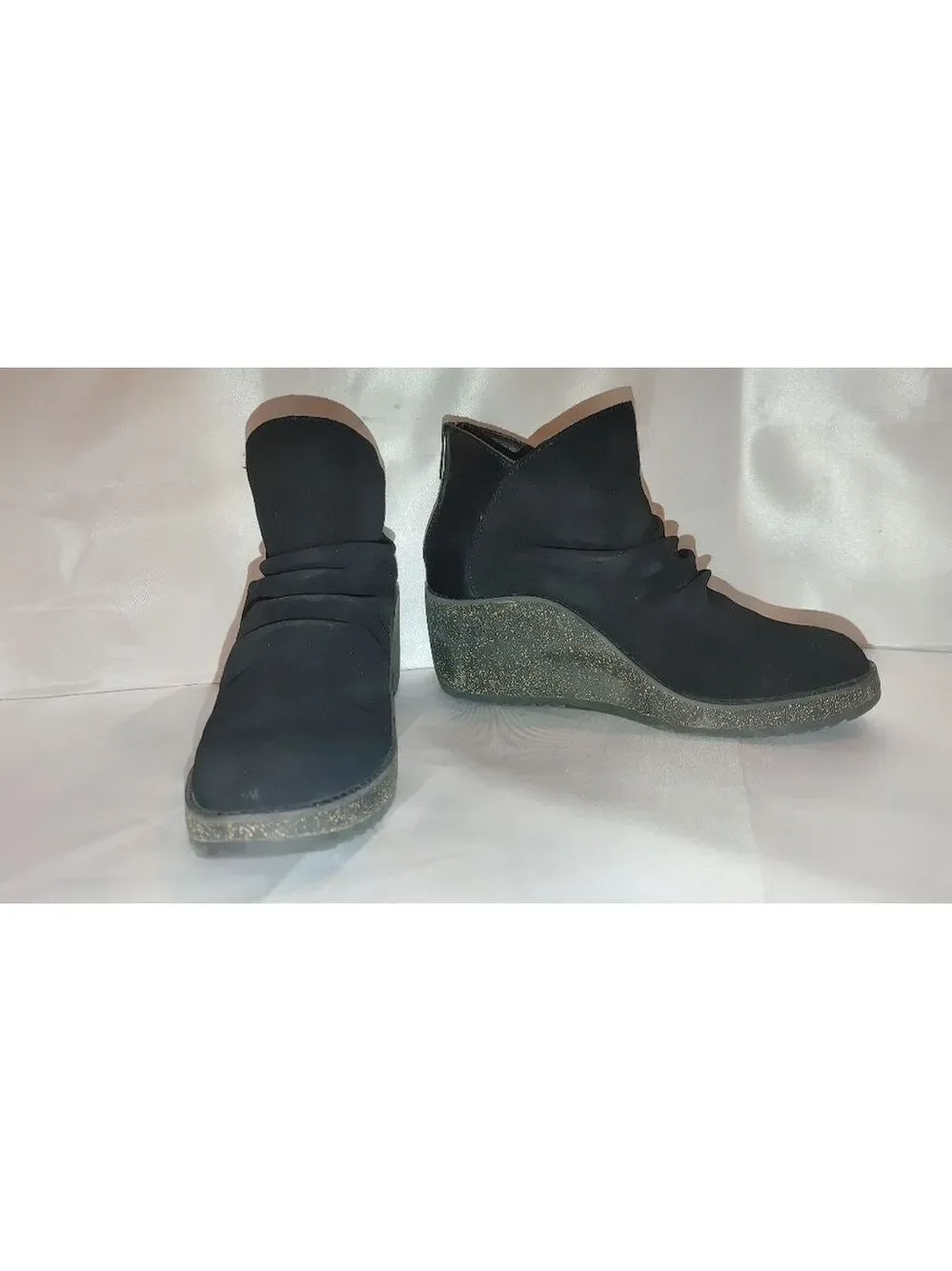 Aetrex Kara Suede Wedge Ankle Boot Size 7